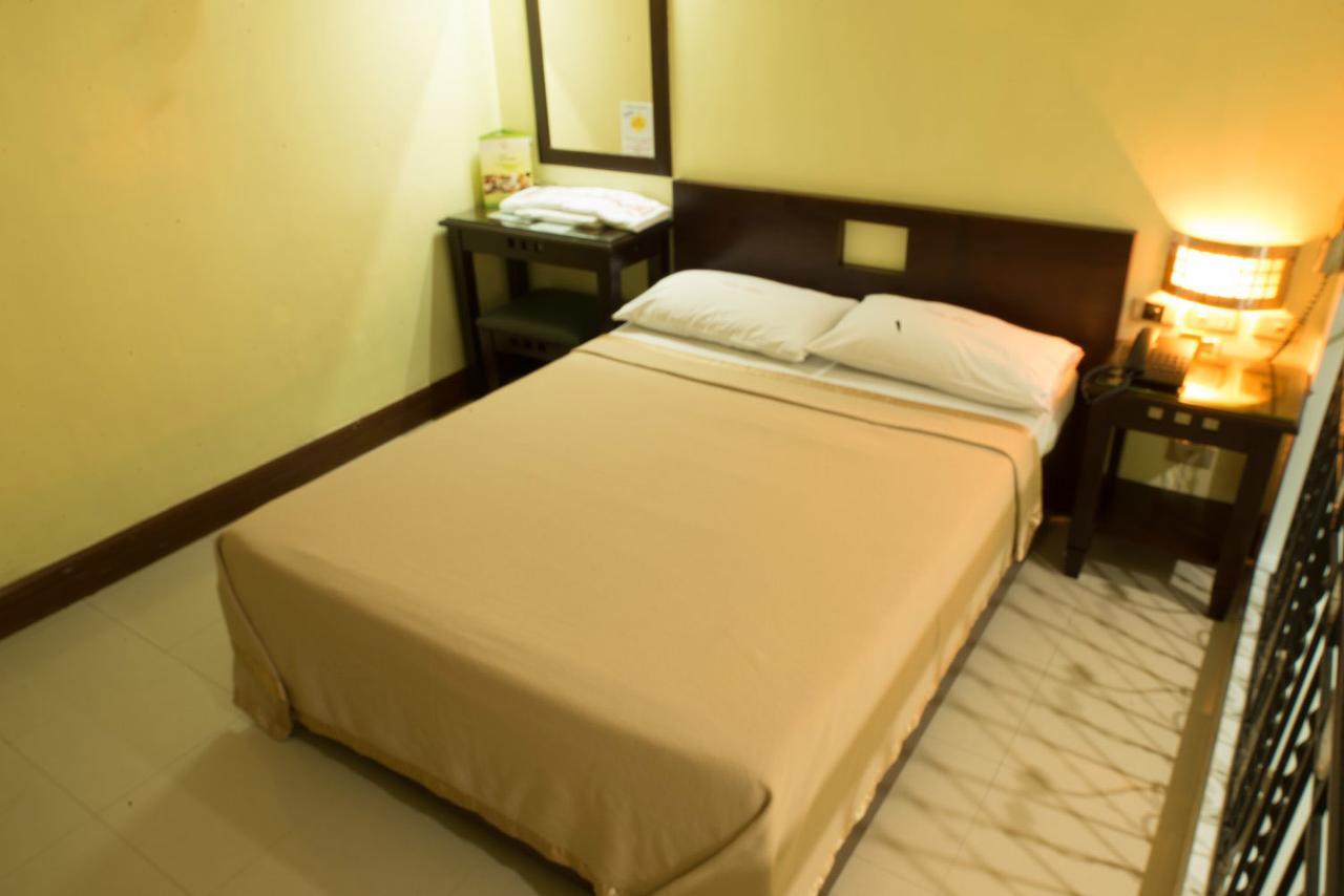 Vista Hotel Recto Manila Luaran gambar
